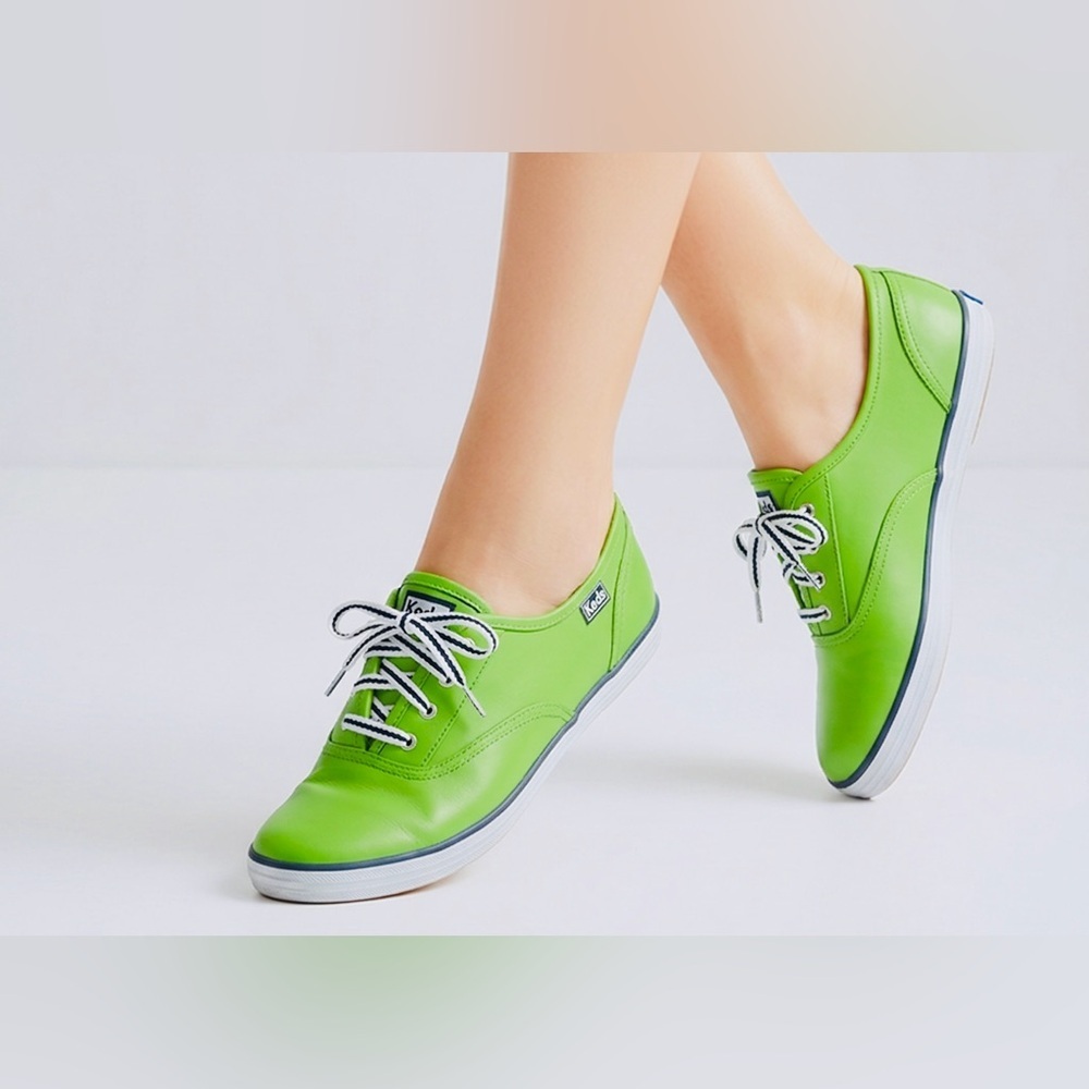 Like New Keds SZ 7M green/white rubberized lace up sneakers w/navy stripe